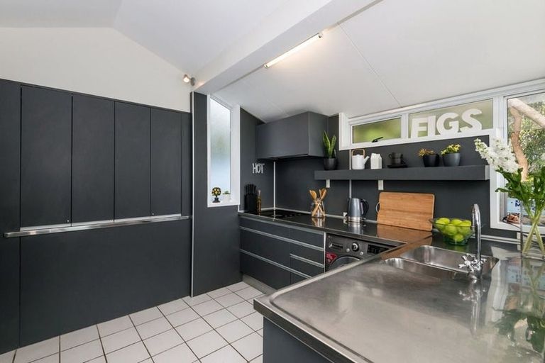 Photo of property in 11 Hinemoa Street, Birkenhead, Auckland, 0626