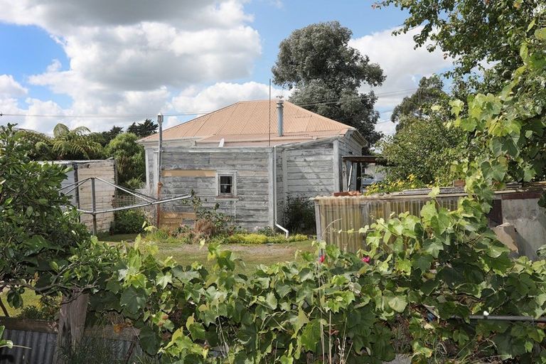 Photo of property in 16 French Street, Marton, 4710