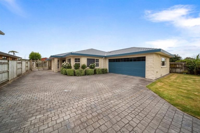 Photo of property in 7 Edna Wills Place, Hawera, 4610