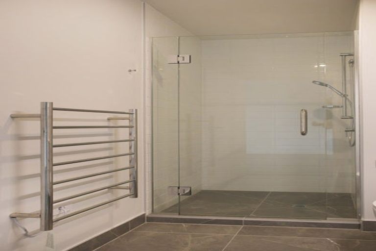 Photo of property in 4/16 Home Street, Mount Victoria, Wellington, 6011