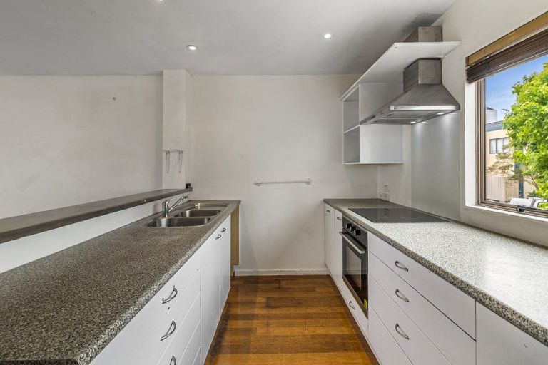 Photo of property in Lakeview Terrace, 17/14 Ambrico Place, New Lynn, Auckland, 0600