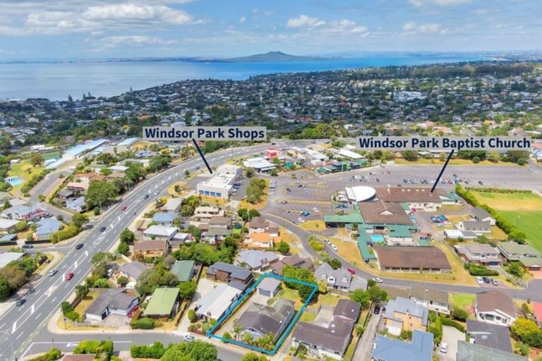 Photo of property in 6 Windsor Place, Windsor Park, Auckland, 0630