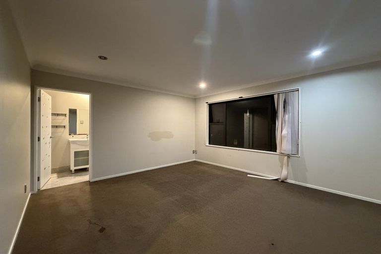 Photo of property in 43 Redoubt Road, Goodwood Heights, Auckland, 2105