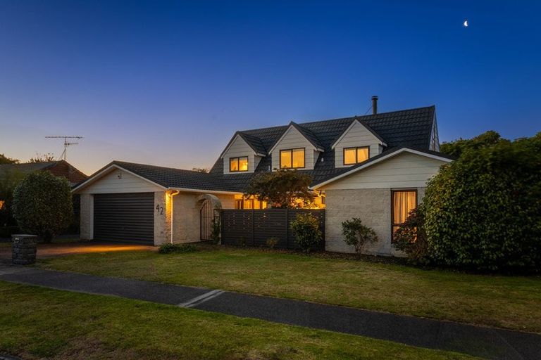 Photo of property in 42 Awanui Drive, Waikanae, 5036