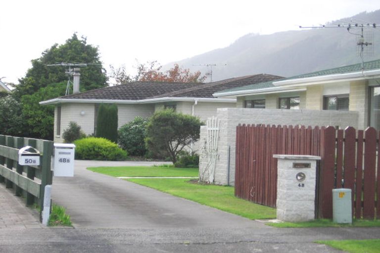 Photo of property in 48 Rewarewa Crescent, Waikanae, 5036