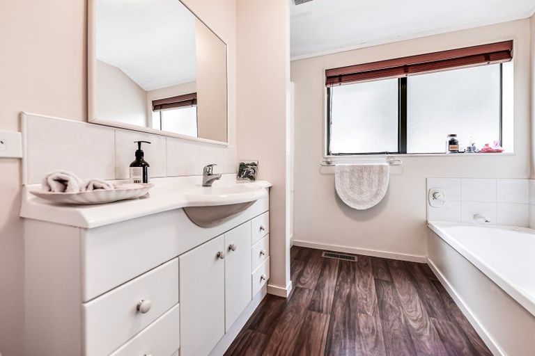 Photo of property in 4 Akona Lane, Hamilton East, Hamilton, 3216