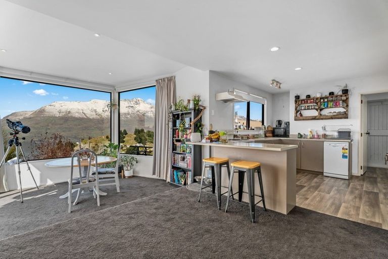 Photo of property in 8 Caples Place, Fernhill, Queenstown, 9300
