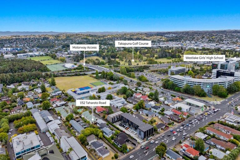 Photo of property in 1/52 Taharoto Road, Takapuna, Auckland, 0622