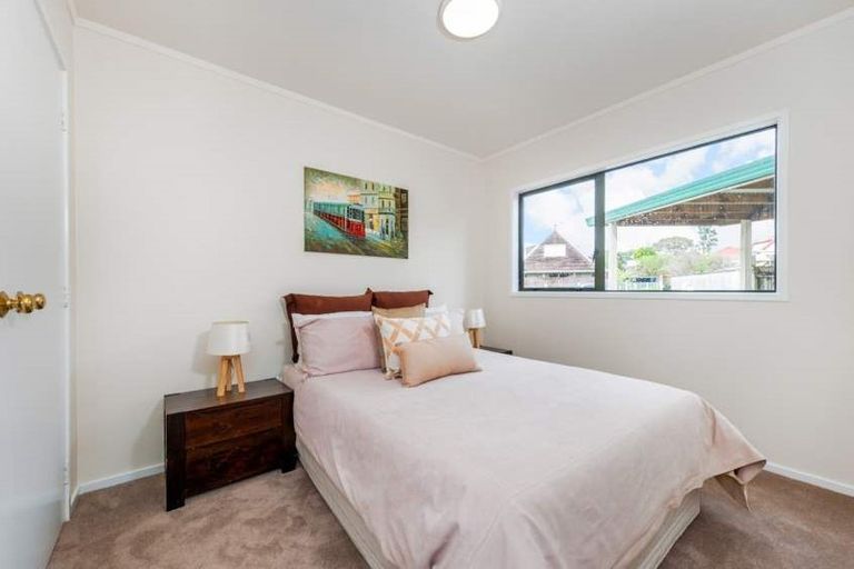 Photo of property in 12 Caspian Close, New Lynn, Auckland, 0600