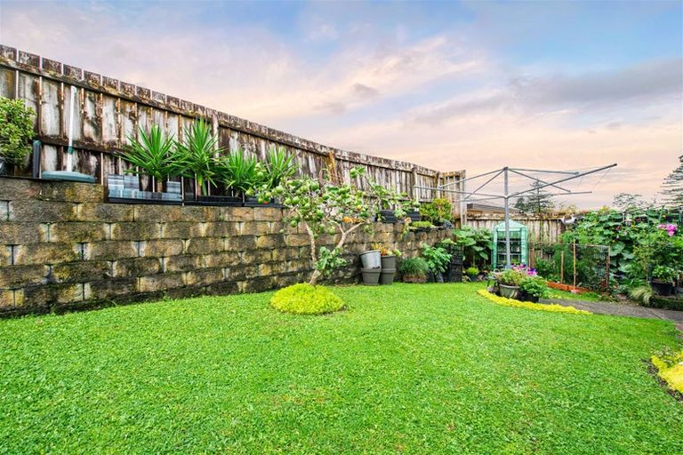 Photo of property in 12 Cretian Crescent, Henderson, Auckland, 0612