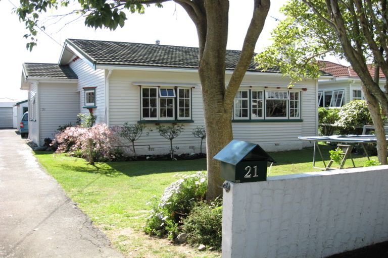 Photo of property in 21 Saint Ronans Avenue, Waterloo, Lower Hutt, 5011