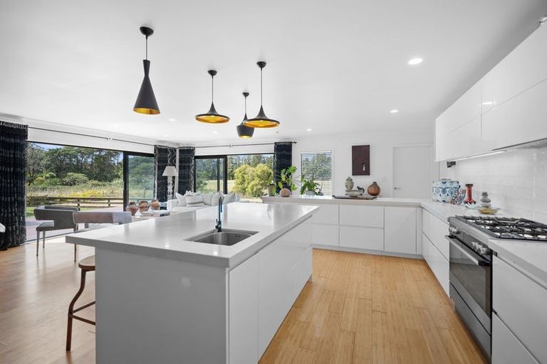 Photo of property in 216 Riverhead Road, Kumeu, 0892