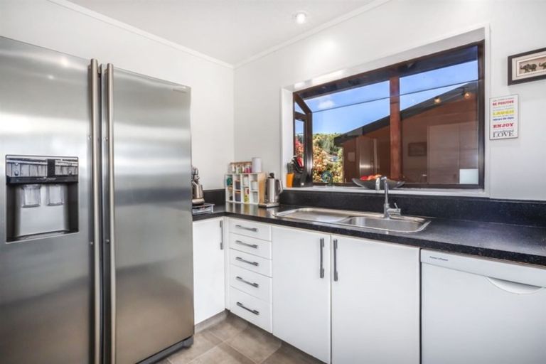 Photo of property in 9 Seagull Place, Whitby, Porirua, 5024