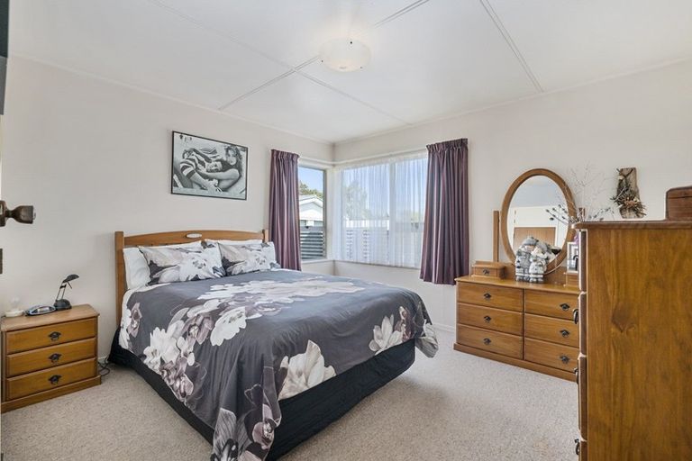 Photo of property in 14 Palliser Place, Milson, Palmerston North, 4414