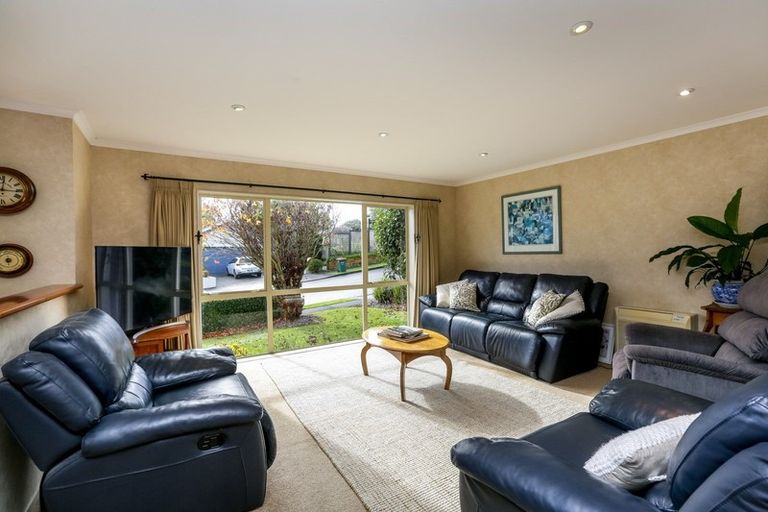 Photo of property in 1 Orlando Close, Frankleigh Park, New Plymouth, 4310