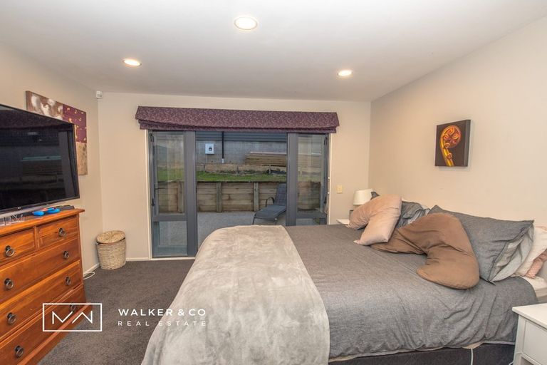Photo of property in 8 Tuhua Lane, Brown Owl, Upper Hutt, 5018