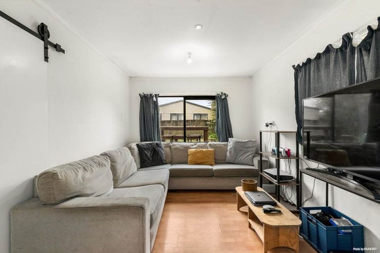 Photo of property in 21 Kelkirk Street, Kelston, Auckland, 0602