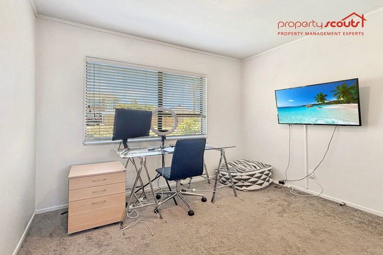 Photo of property in 2/33 Montgomery Avenue, Rothesay Bay, Auckland, 0630