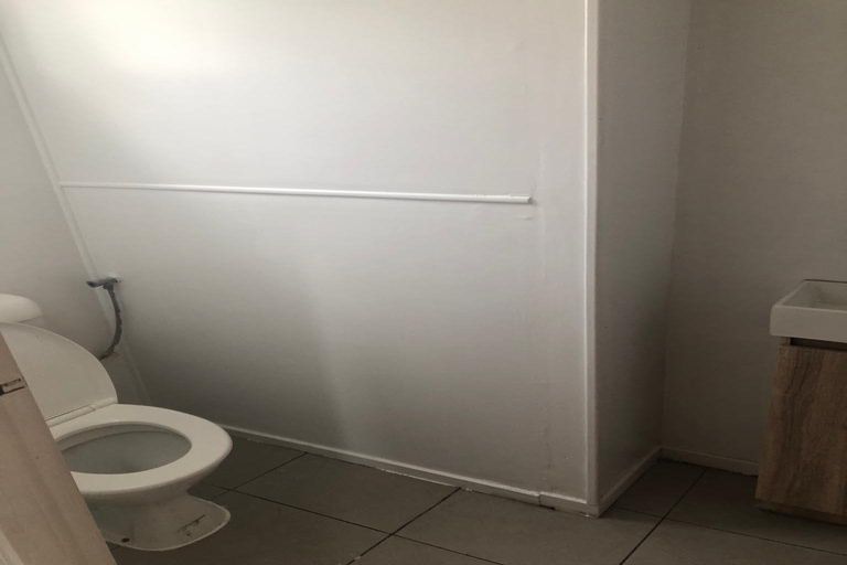 Photo of property in 16 Tironui Station Road East, Papakura, 2112