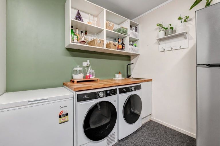 Photo of property in 1/2 Langton Road, Stanmore Bay, Whangaparaoa, 0932