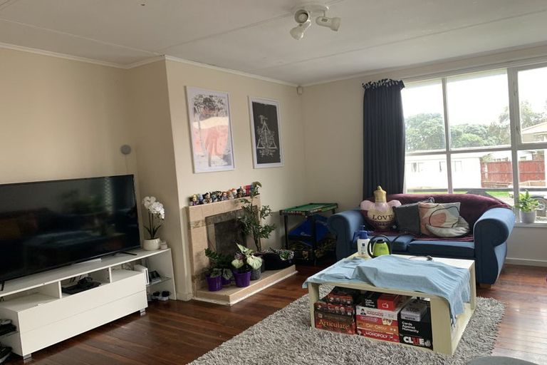 Photo of property in 11 Whitford Avenue, Mount Wellington, Auckland, 1060