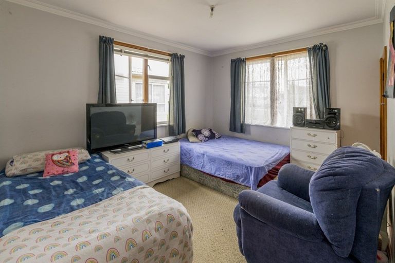 Photo of property in 1 Kauri Street, Levin, 5510