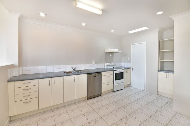 Photo of property in 22 Amorino Drive, Red Beach, 0932