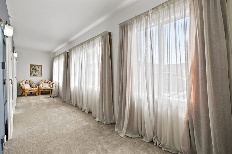 Photo of property in Devonport Apartments, 22/127 Saint Aubyn Street, New Plymouth, 4310