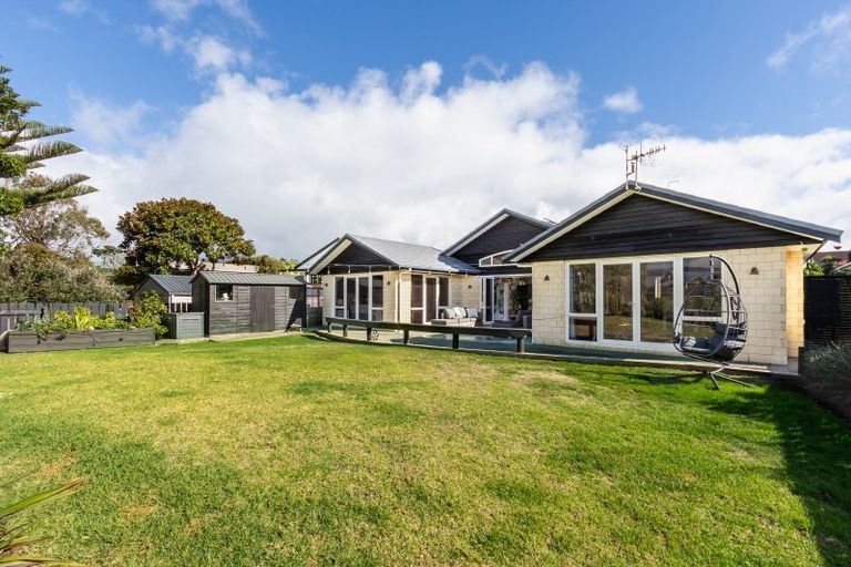 Photo of property in 196 Tutere Street, Waikanae Beach, Waikanae, 5036