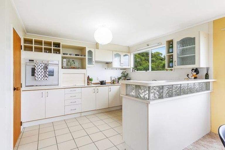 Photo of property in 1 Chequers Way, Crofton Downs, Wellington, 6035