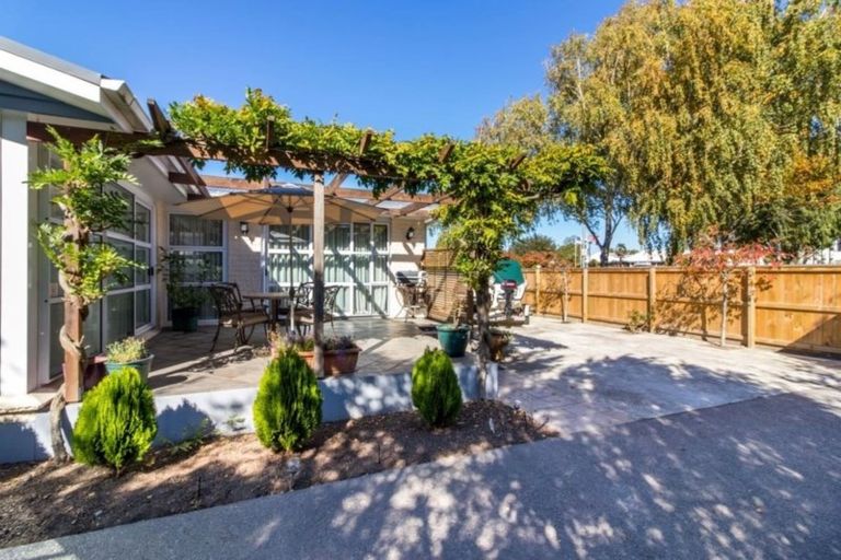 Photo of property in 424 Memorial Avenue, Burnside, Christchurch, 8053