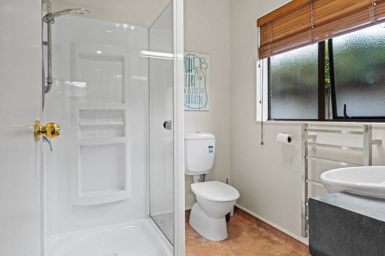 Photo of property in 6 Runanga Grove, Waikanae, 5036