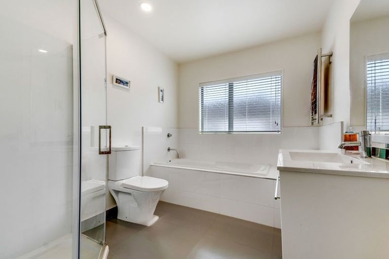 Photo of property in 11 Tee Point, Red Beach, 0932