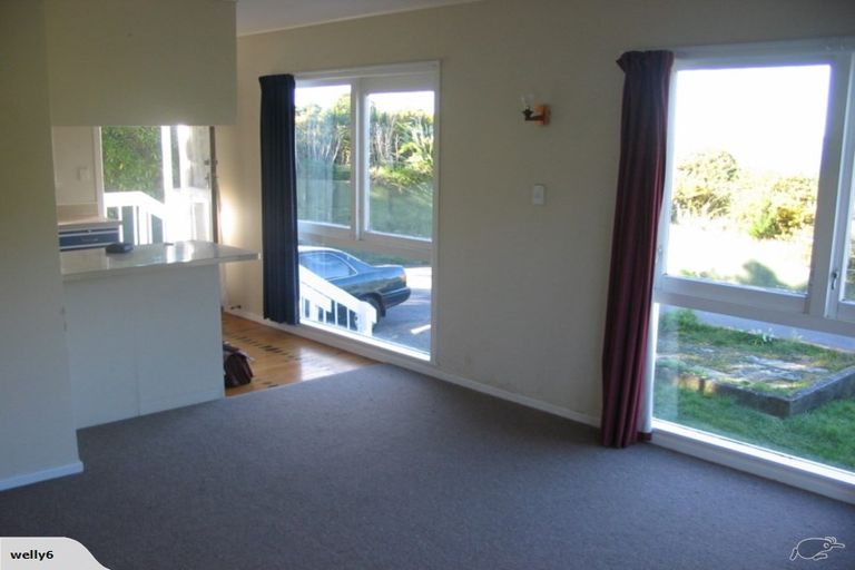 Photo of property in 15a Rakeiora Grove, Korokoro, Lower Hutt, 5012