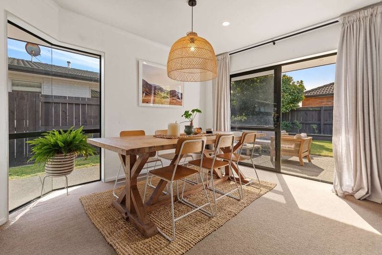 Photo of property in 11 Gibson Place, Papamoa Beach, Papamoa, 3118