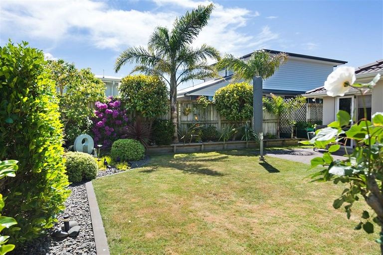 Photo of property in 51 Gibson Place, Papamoa Beach, Papamoa, 3118