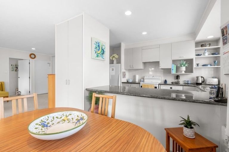 Photo of property in 7/28a Godley Road, Green Bay, Auckland, 0604