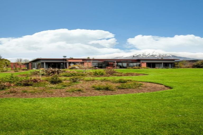 Photo of property in 421 Surrey Road, Tariki, Stratford, 4388