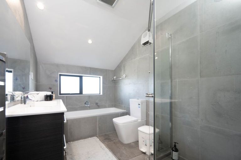 Photo of property in 32 Huarahi Pai Road, Huapai, Kumeu, 0810