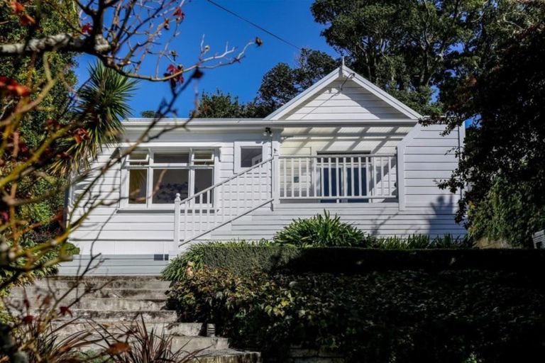 Photo of property in 18 Bracken Street, New Plymouth, 4310