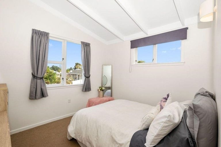 Photo of property in 11 Tiroroa Avenue, Te Atatu South, Auckland, 0610