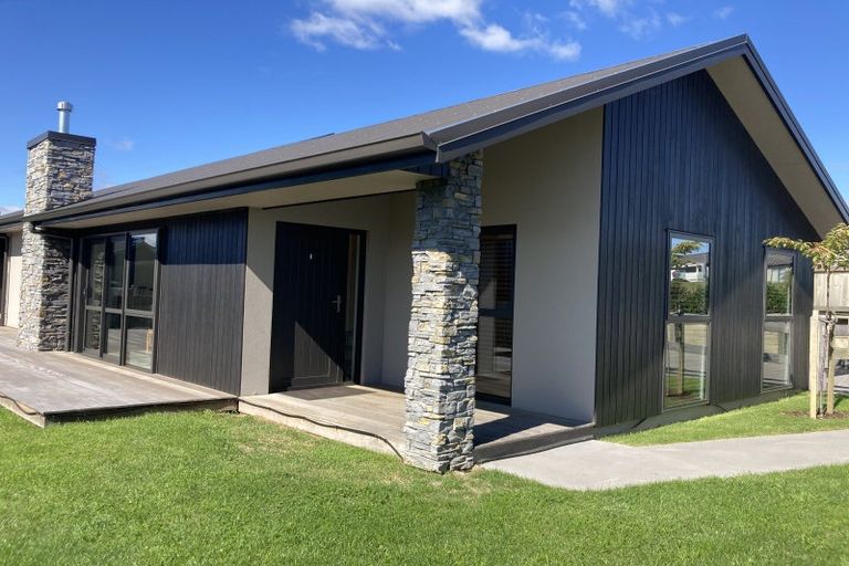 Photo of property in 3 Bargour Street, Wanaka, 9305