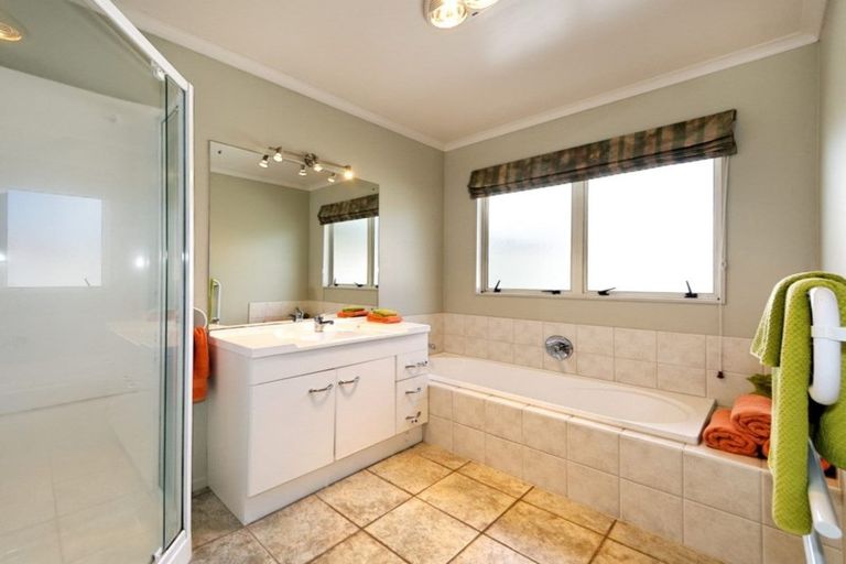 Photo of property in 22 Starlight Cove, Hobsonville, Auckland, 0618
