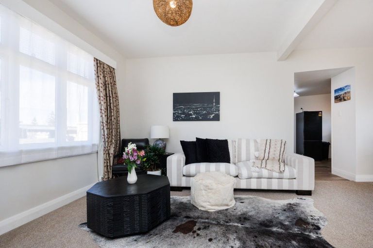 Photo of property in 2 Ngahina Street, Marton, 4710