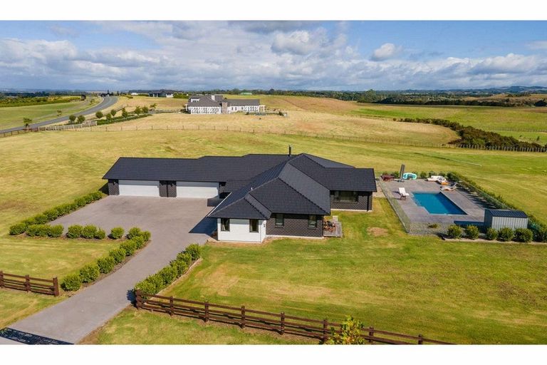 Photo of property in 1 Fernbird Grove, Kerikeri, 0294