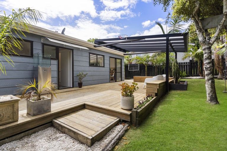 Photo of property in 1 Rakino Avenue, Manly, Whangaparaoa, 0930