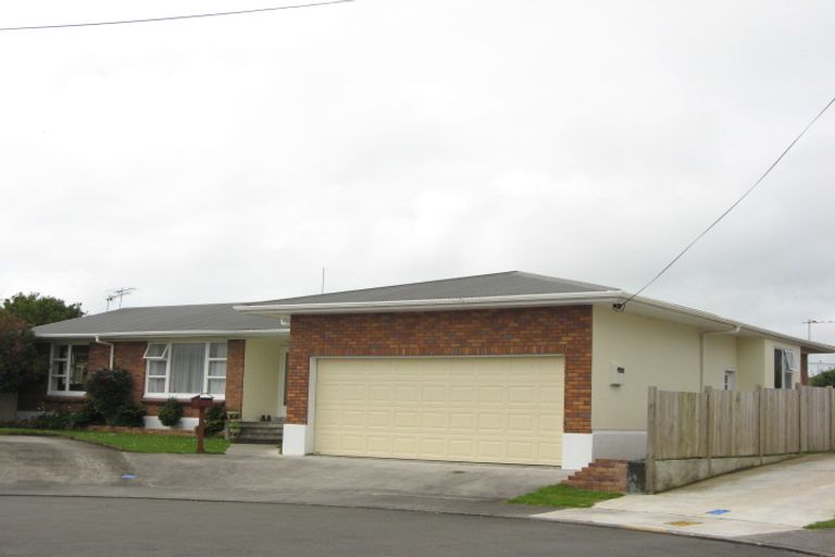 Photo of property in 5 Rarawa Place, Vogeltown, New Plymouth, 4310