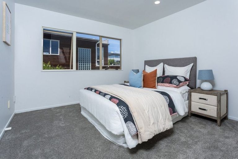 Photo of property in 78 Medallion Drive, Oteha, Auckland, 0632