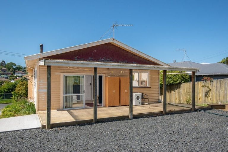 Photo of property in 12 Severn Street, Green Island, Dunedin, 9018