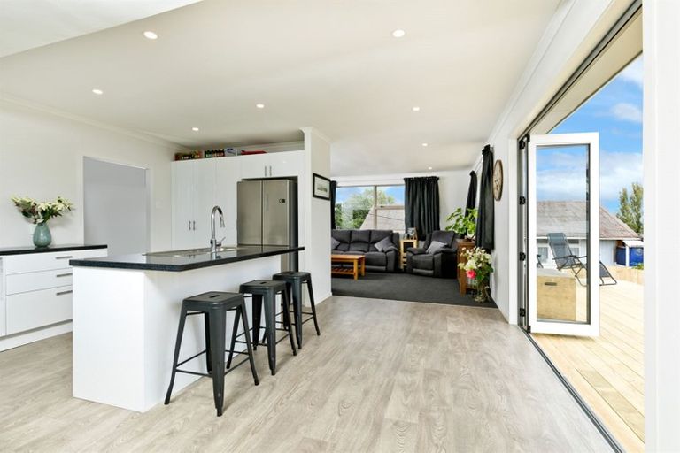 Photo of property in 122 Sunnyside Road, Sunnyvale, Auckland, 0612